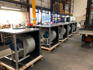 Ventilator in geluid gedempte omkasting