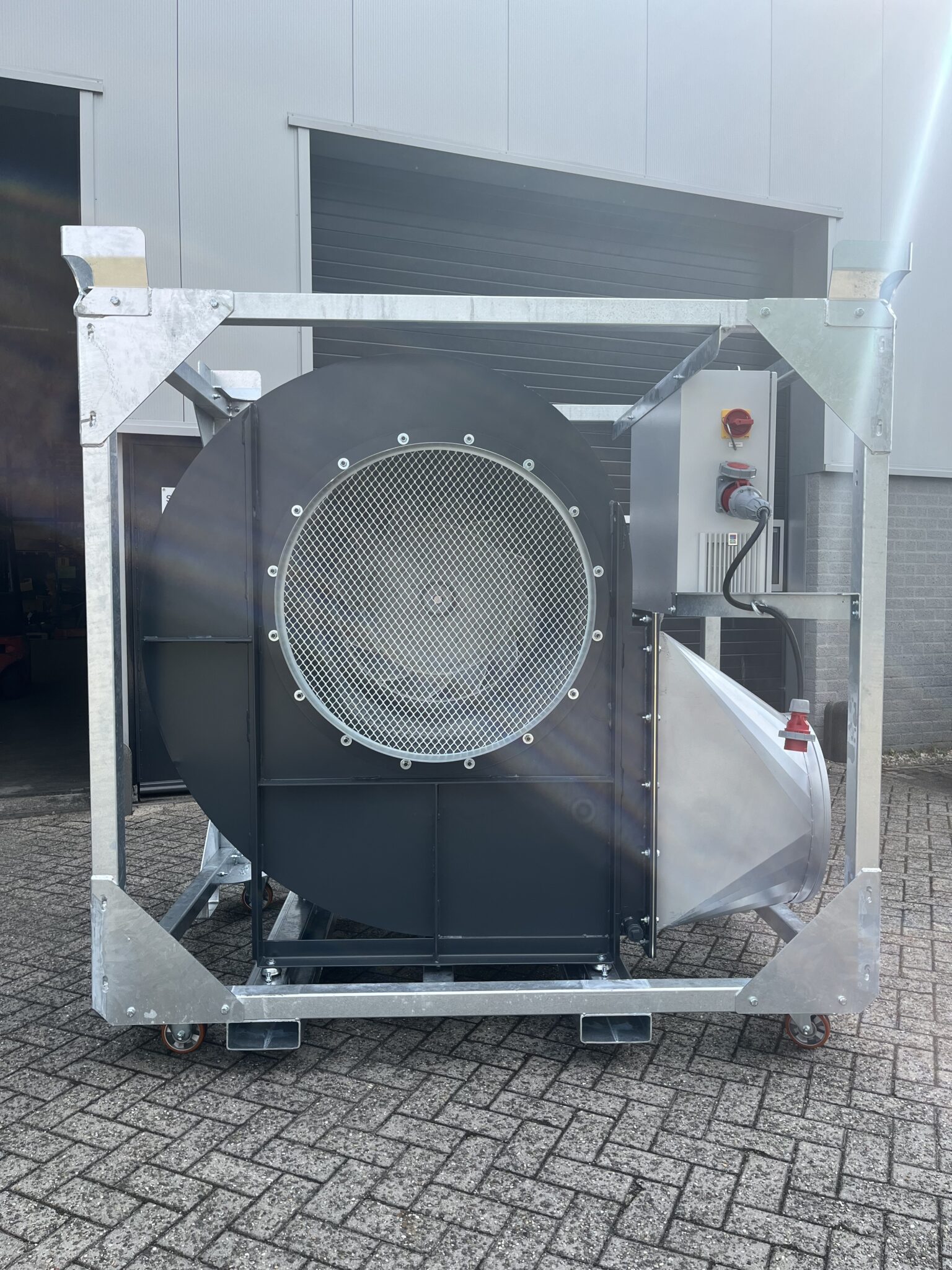 Industriële centrifugaal ventilator in verrijdbaar frame