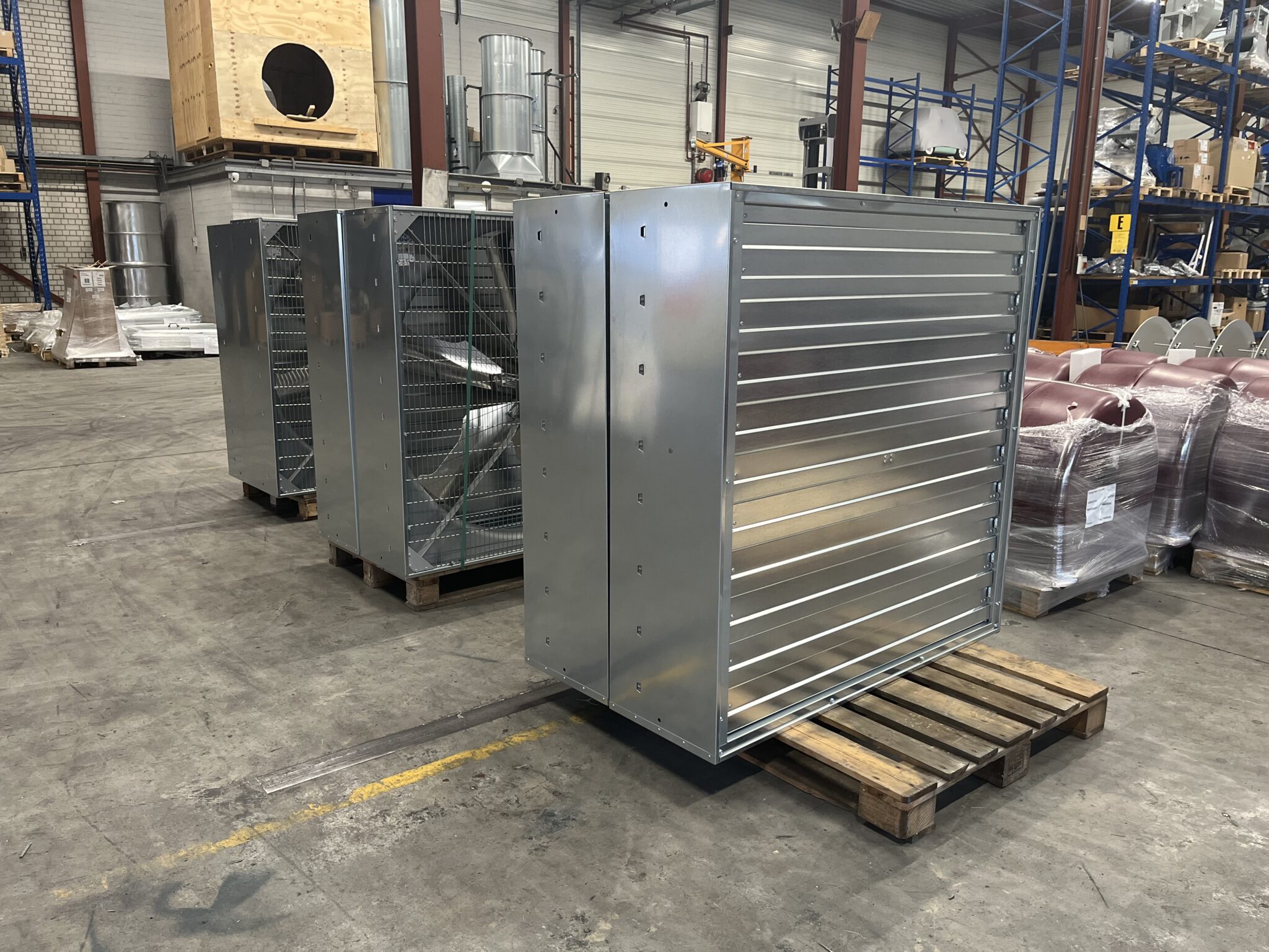 Industriële wandventilatoren met jalouziekleppen