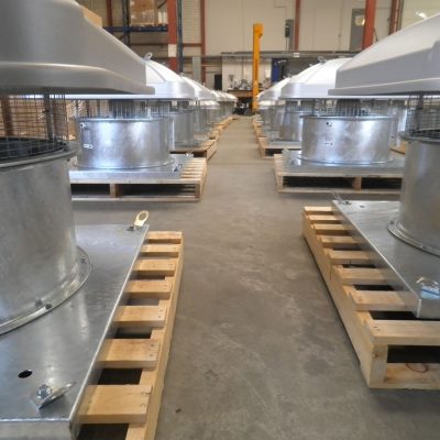 Dakventilatoren op maat voor magazijn van gevaarlijke stoffen