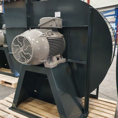 Centrifugaal ventilatoren voor de afzuiging van een straal- en conserveringshal