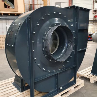 Centrifugaal ventilatoren voor de afzuiging van een straal- en conserveringshal