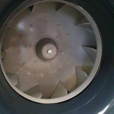 Centrifugaal ventilatoren voor de afzuiging van een straal- en conserveringshal