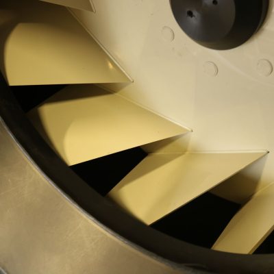 Kunststof ventilatoren voor dampafzuiging in pet-recyclingbedrijf